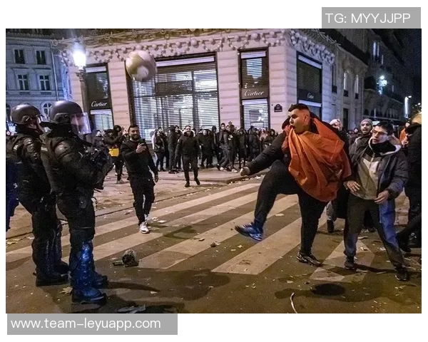 法国庆祝阿尔及利亚晋级引发骚乱巴黎政府紧急发出安全警告